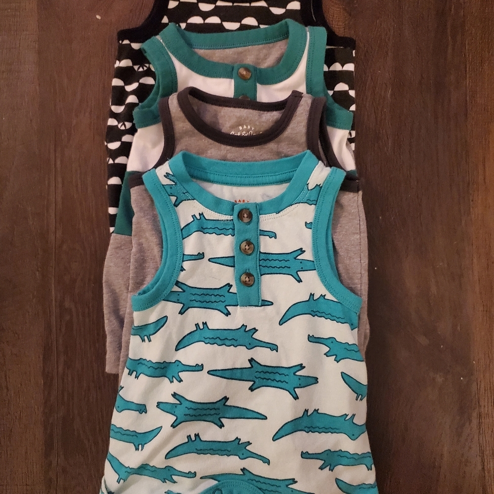 Cat and jack newborn rompers set of four,green,black, white and grey